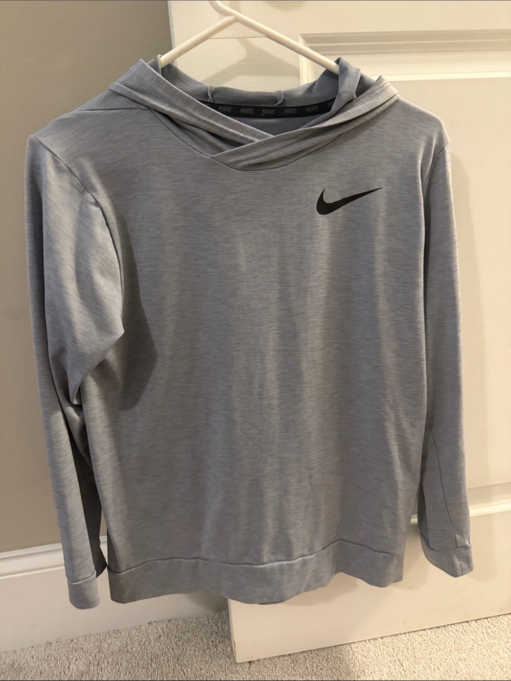 Nike Men’s Light Gray Hooded Dri-FIT Pullover with Black Swoosh